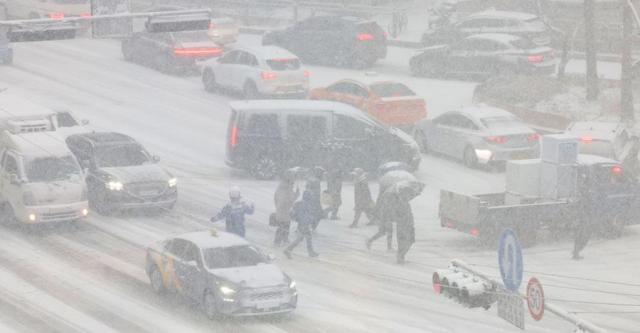 Heavy snow warning issued for Seoul amid weeklong cold spell