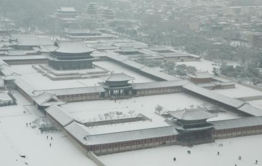 PHOTOS: Heavy snowfall disrupts commute across South Korea