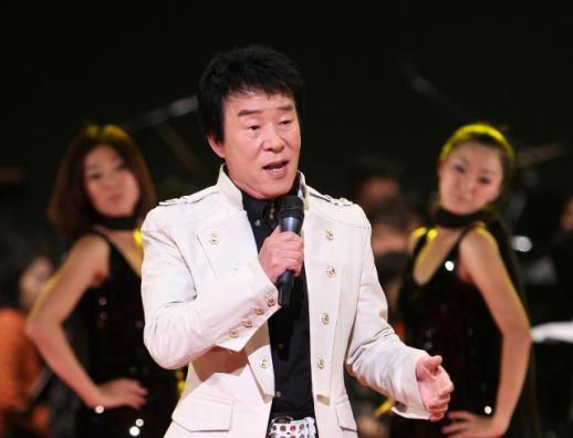 Singer Song Dae-kwan dies of heart attack