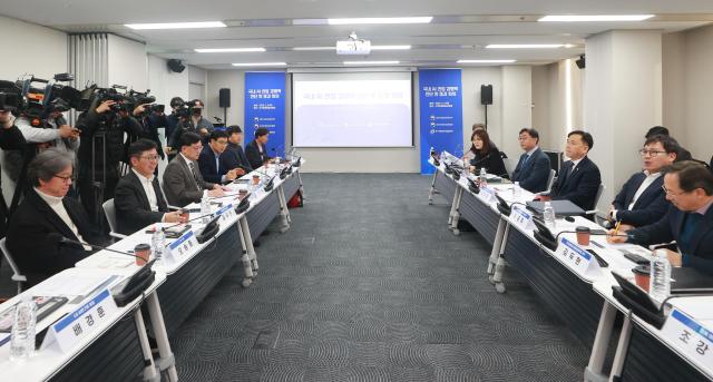 6일 서울 중구 국가AI위원회 회의실에서 국내 인공지능AI 산업 경쟁력 진단 및 점검회의가 열리고 있다 사진연합뉴스