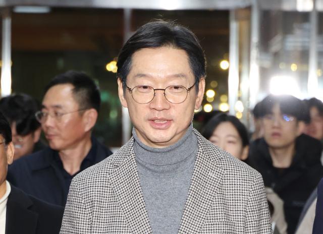 김경수 전 경남도지사가 지난달 5일 급거 귀국해 국회를 방문 우원식 국회의장을 예방하기 위해 이동하고 있다 사진연합뉴스