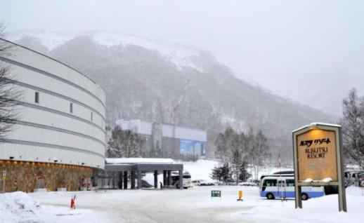 北海道でスキーをしていた60代の韓国人、木と衝突後に死亡