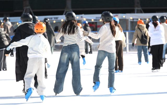 People skating at Seoul Plaza ice skating rink AJP Han Jun-gu