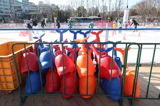 Dolphin-shaped skating aids for beginners at Seoul Plaza ice skating rink AJP Han Jun-gu