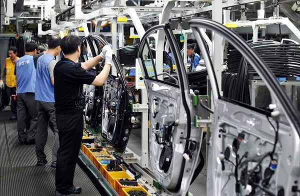 Workers assemble parts at a Hyundai Motor auto factory Courtesy of Hyundai Motor Group 