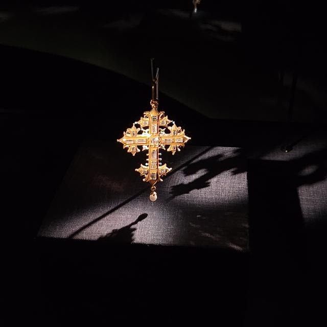 A piece of jewelry displayed at Lotte Museum