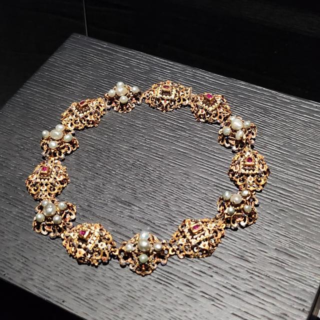 A piece of jewelry displayed at Lotte Museum AJP Kim Joo-heon