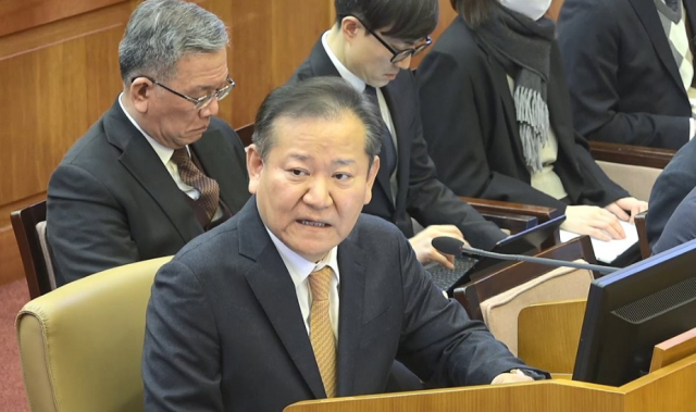 Former Minister Lee Sang-min speaks as a witness at President Yoons impeachment trial in Seoul on Feb 11 2025