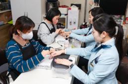 회사에서 네일·피부관리 받아요 직원 복지 눈길 끄는 공공기관의 정체