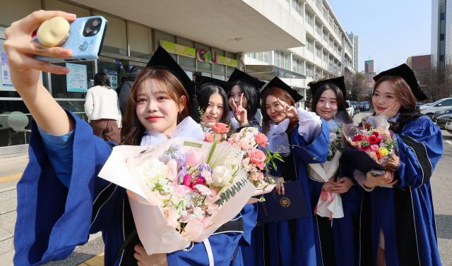 PHOTOS: Graduation season