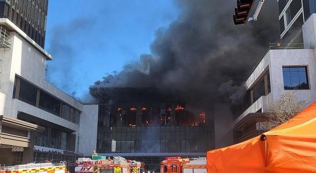 14일 부산 기장군 반얀트리 호텔 신축공사장에서 불이 나고 있다 사진연합뉴스