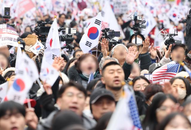 15일 광주 동구 금남로에서 비상계엄으로 탄핵된 윤석열 대통령을 지지하는 집회가 열리고 있다 사진연합뉴스