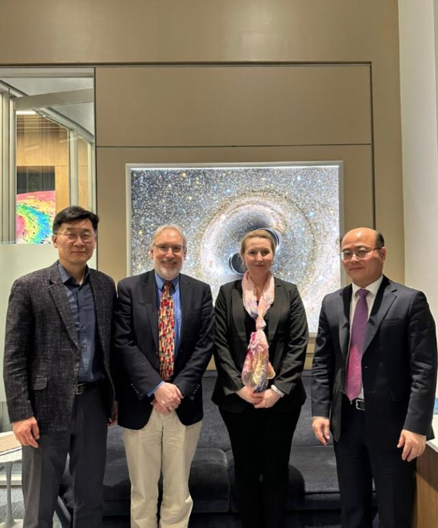 MIT 듀안 보닝Duane Boning 국제협력처장Vice Provost for International Activities사진 좌측에서 3번째 앤 화이트Anne White 연구행정처장Associate Vice President for Research Administration사진 좌측에서 2번째 면담사진과기정통부