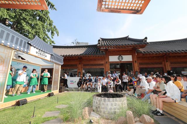 스타벅스 대구종로고택점에서 진행한 대만 관광객 환대행사 현장사진 사진한국관광공사 