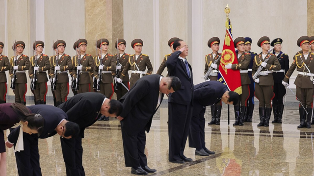 Kim Jong-un visits mausoleum on fathers birth anniversary