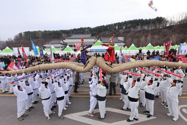 PHOTOS: UNESCO-recognized tug-of-war competition in Samcheok