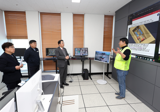  김해시 상하수도사업소는 김해 진례면에 위치한 태성후렉시블과 공동으로 연구개발하는 신축관 원격계측시스템의 지반 가상 침하 실험에 성공했다사진김해시