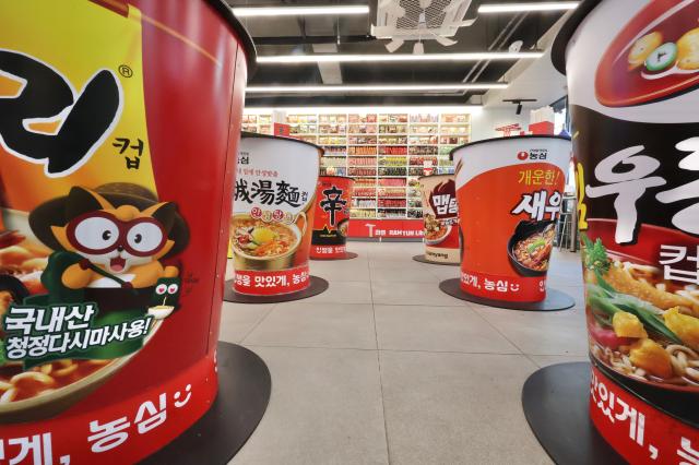 The “Ramyun Library” near Hongik University AJP Han Jun-gu