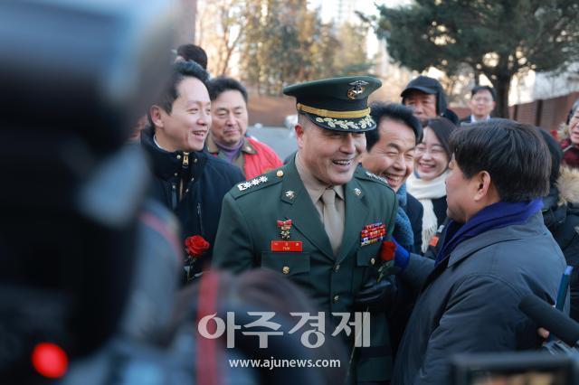 김선호 장관대행 해병대, 박정훈 대령 보직 검토 중