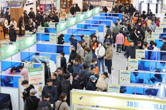 Job seekers visit booths at a job fair held in Incheon Sept 26 2024 Yonhap