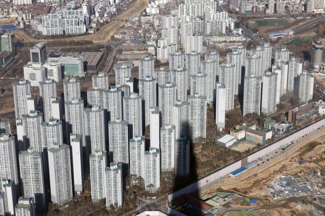 서울 송파구 롯데월드타워 전망대 서울스카이에서 바라본 시내 아파트 단지 모습 사진유대길 기자