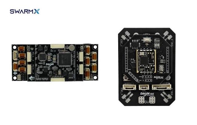 다온아이앤씨 자체 개발 Flight Control 좌 XFC v1 오픈형 우 XFC v2 폐쇄형 사진다온아이앤씨