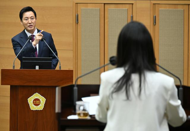  오세훈 서울시장이 20일 서울 종로구 서울시의회 본회장에서 열린 제328회 시의회 임시회에서 시정질문에 답하고 있다 2025220 서울시 제공 재판매 및 DB 금지