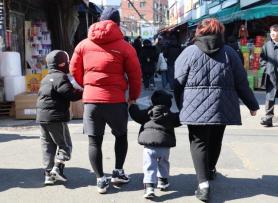 Fathers make up over 30 percent of parental leave users in South Korea for the first time