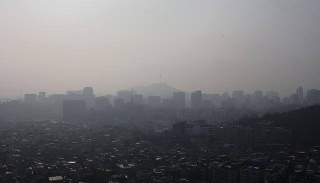 서울 종로구 인왕산 인근에서 바라본 시내 사진연합뉴스