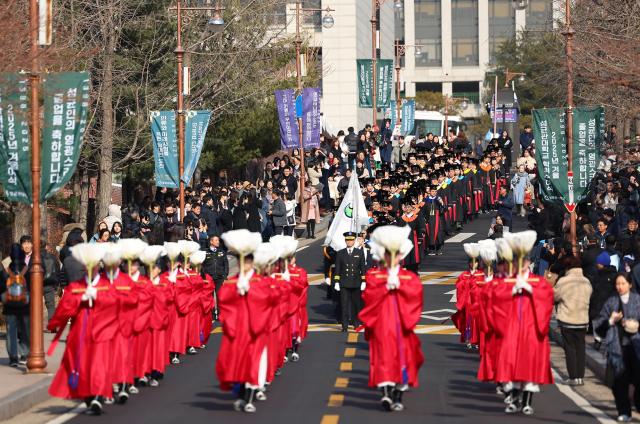 PHOTOS: Sungkyunkwan University honors ancestors ahead of graduation