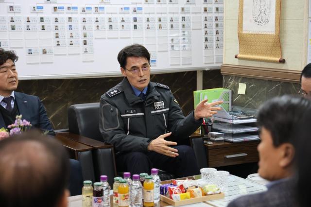 김성종 동해해경청장이 수협중앙회장 주재 경북지역 조합장 간담회에 참석 어선사고 예방 위한 긴밀한 협조체계 유지 및 합동점검 강화를 당부하고 있다 사진동해해경청