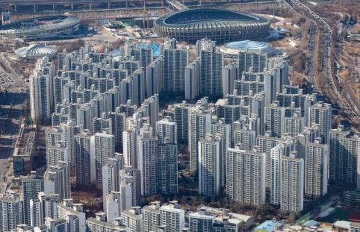 서울 아파트값 상승폭 확대 0.11%↑...전국은 하락폭 축소 