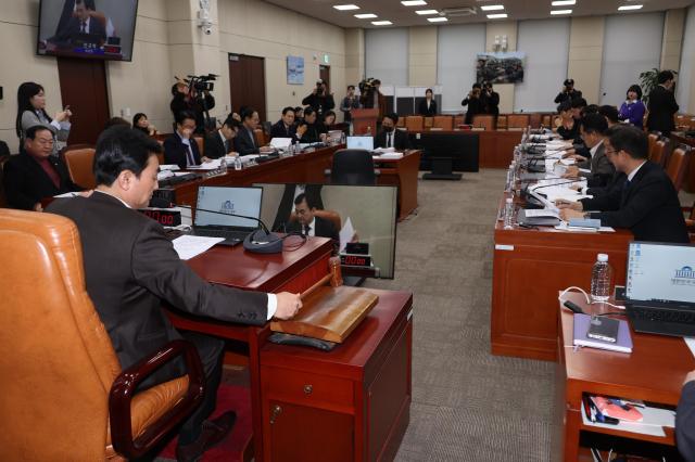 윤석열 정부의 비상계엄 선포를 통한 내란 혐의 진상규명 국정조사특별위원회 활동 종료일인 28일 서울 여의도 국회에서 결과보고서를 채택하기 위한 전체회의가 열리고 있다 사진연합뉴스