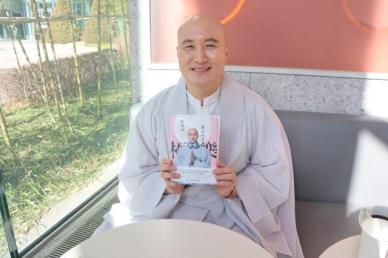[김호이의 사람들①] 우연히 탄생한 뉴진스님...개그맨 윤성호, 제2의 전성기 시작