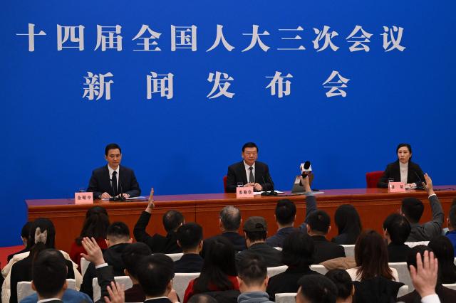 "两会时间"开启 经济增长目标或继续"保五"中美关系成焦点