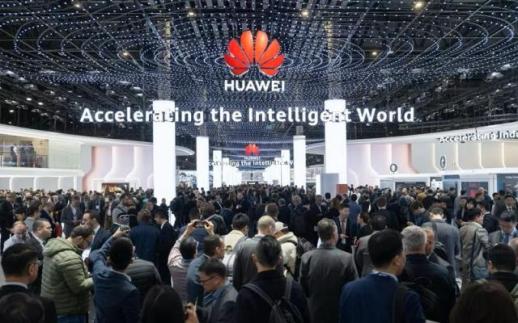 华为在MWC2025大会发布AI解决方案