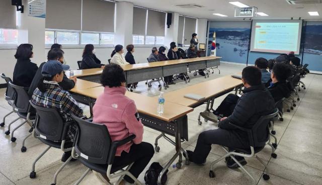 강진군이 ‘제9회 마량놀토수산시장’의 성공적인 운영을 위한 간담회를 지난 4일 마량면사무소 2층 회의실에서 개최했다사진강진군