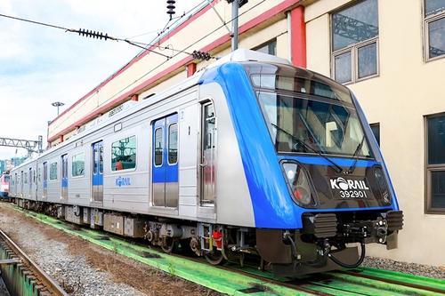 A train running on the Daegyeong Line of the Daegu Metropolitan Subway system Courtesy of Hyundai Rotem