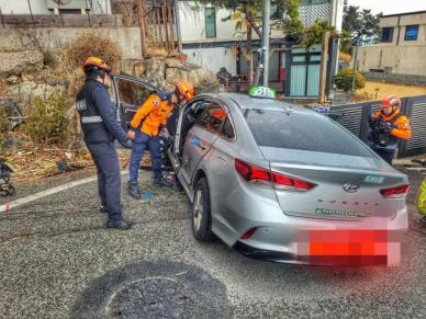 울산 택시 담벼락 사고 사망자 4명으로 늘어…1명도 중상