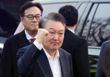 전직 법관 尹 구속취소, 형소법에 규정 없어 생긴 일