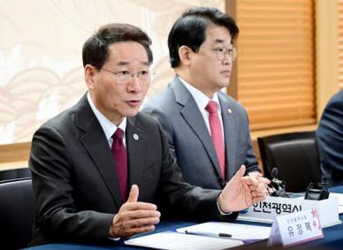 유정복 대형여객선 취항으로 섬 지역 주민들의 편리한 해상 이동이 기대