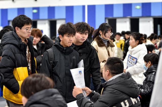 취업박람회에 참석한 중국 학생들 사진AFP연합뉴스