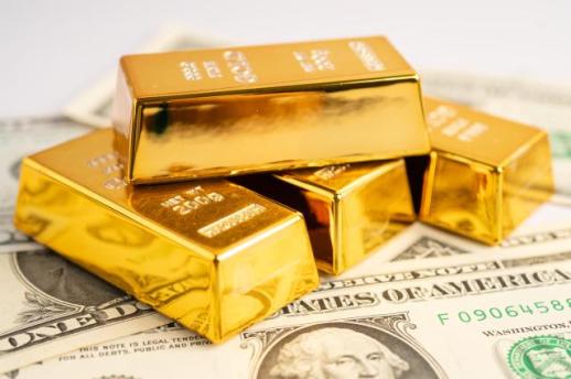 Gold prices soar to record high on trade war concerns