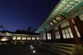 PHOTOS: Nighttime strolls at Changgyeonggung Palace