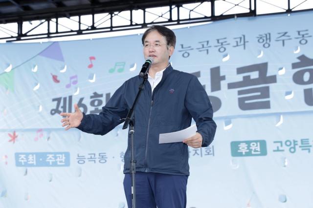 이동환 고양특례시장이 능곡행주동 토당골한마음축제에 참석해 인사말을 하고 있다 사진고양시