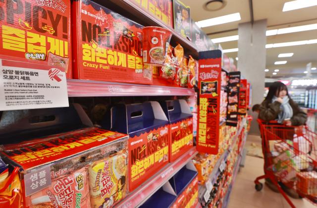 三養食品、海外売上1兆ウォン時代…「海外売上比重が8割」