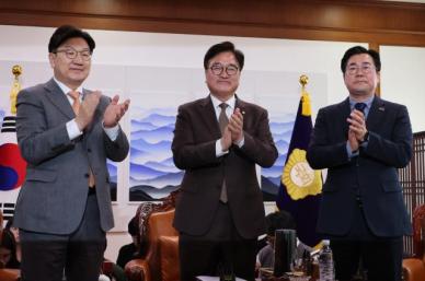 큰 산 모수개혁 넘어…숙제는 자동조정장치 도입