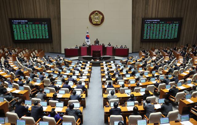 20일 국회 본회의에서 국민연금법 일부개정법률안이 통과되고 있다 사진연합뉴스