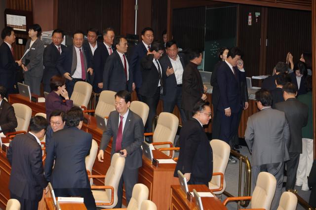 20일 국회에서 본회의를 마친 국민의힘 의원들이 퇴장하고 있다 사진연합뉴스