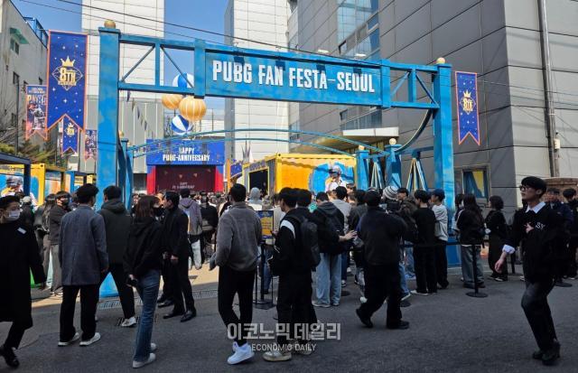 21일 오후 2시 서울 성동구에서 개최된 배틀그라운드 PUBG 팬 페스타 서울에 수많은 인파가 몰렸다 사진이지환 기자